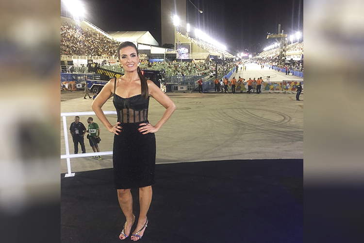 Fátima Bernardes posta nas redes sociais o look usado para a transmissão do Carnaval Fátima Bernardes posta nas redes sociais o look usado para a transmissão do Carnaval