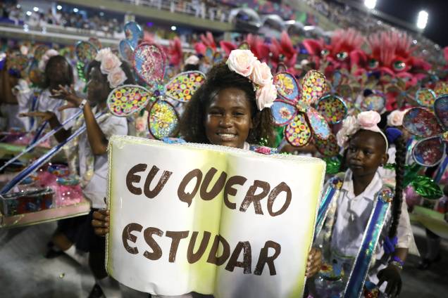 Integrantes da Beija-Flor durante na segunda noite do Carnaval do Rio - 13/02/2018 Integrantes da Beija-Flor durante na segunda noite do Carnaval do Rio - 13/02/2018