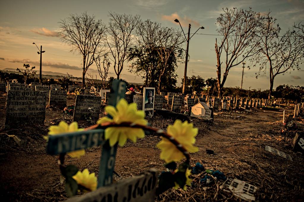 Último espaço – Parque Bom Jardim, o único cemitério público com vagas em Fortaleza: até velórios são alvo de violência, com caixões queimados por inimigos