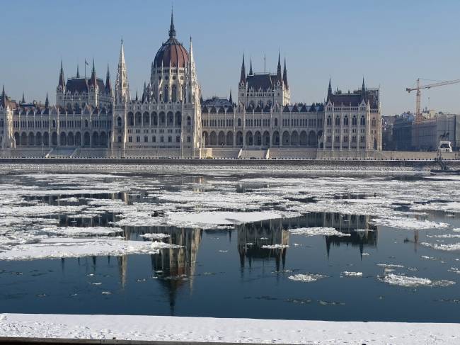 hungarian-parliament-building-2475729_1920