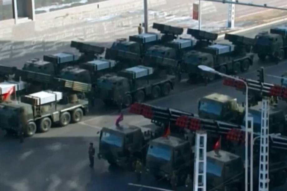 O desfile militar é uma clara demonstração de força apenas um dia antes do início dos Jogos Olímpicos de Inverno de Pyeongchang na Coreia do Sul - 08/02/2018