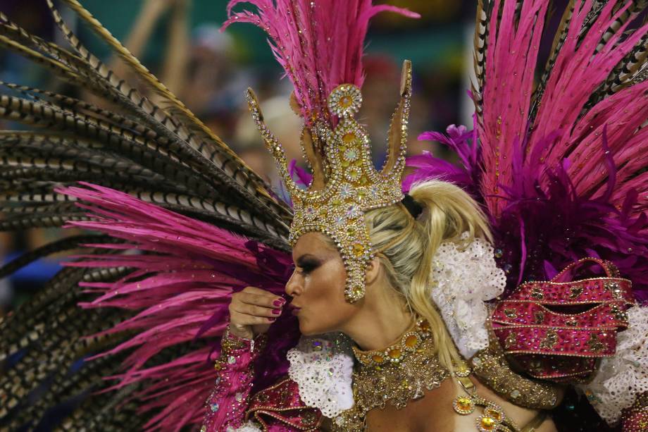 Com a temática da culinária brasileira, a União da Ilha homenageia as comidas tradicionais do país, criadas a partir da miscigenação da população brasileira no samba-enredo Brasil Bom de Boca