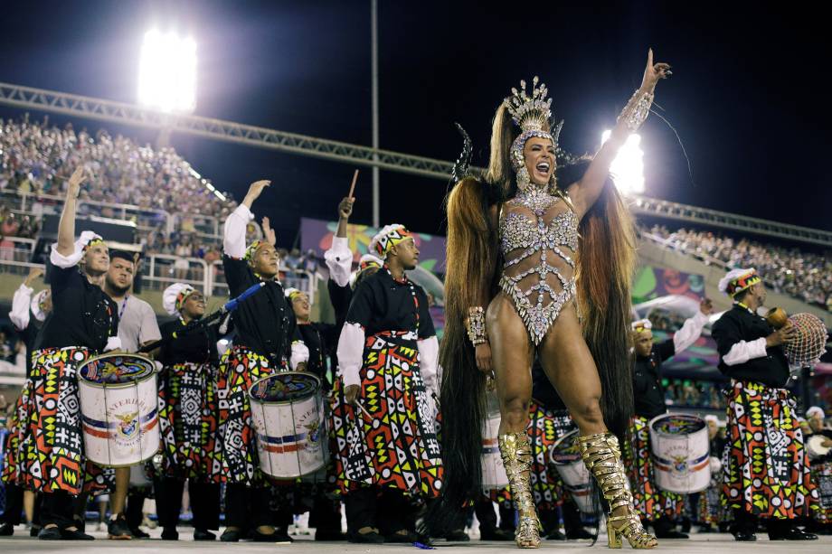 A rainha de bateria Gracyanne Barbosa durante o desfile da União da Ilha, na Sapucaí, Rio de Janeiro - 13/02/2018