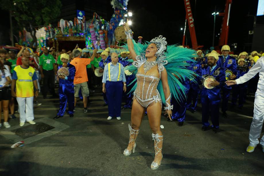 Juliana Alves, madrinha de bateria da Unidos da Tijuca, durante desfile da escola de samba na Sapucaí - 12/02/2018