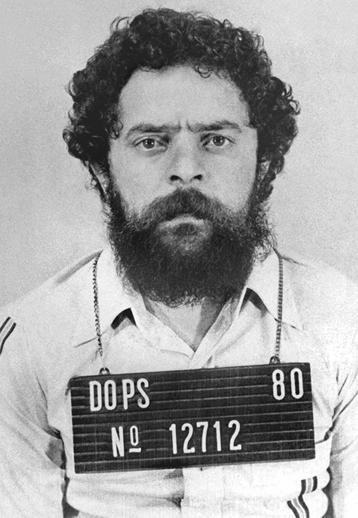 Lula fichado no DOPS após ser preso, em 1980