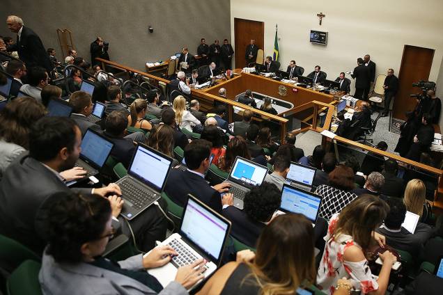 A Quinta Turma do Superior Tribunal de Justiça (STJ) começa a julgar pedido do ex-presidente Luiz Inácio Lula da Silva para evitar prisão após segunda instância - 06/03/2018 A Quinta Turma do Superior Tribunal de Justiça (STJ) começa a julgar pedido do ex-presidente Luiz Inácio Lula da Silva para evitar prisão após segunda instância - 06/03/2018