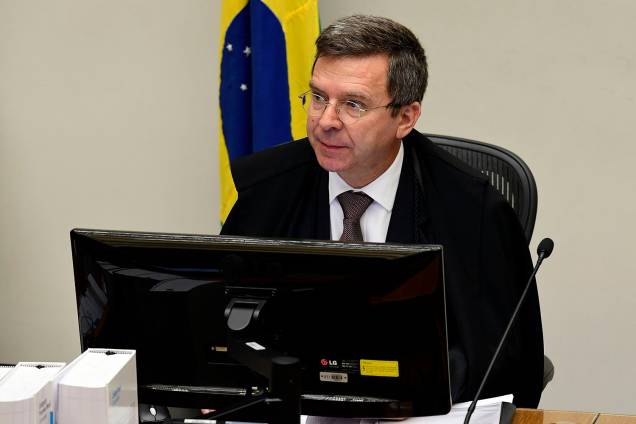 A Quinta Turma do Superior Tribunal de Justiça (STJ) começa a julgar pedido do ex-presidente Luiz Inácio Lula da Silva para evitar prisão após segunda instância - 06/03/2018 A Quinta Turma do Superior Tribunal de Justiça (STJ) começa a julgar pedido do ex-presidente Luiz Inácio Lula da Silva para evitar prisão após segunda instância - 06/03/2018