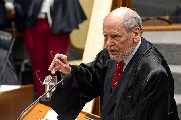 O advogado do ex-presidente Luiz Inácio Lula da Silva, Sepúlveda Pertence, durante sessão no STJ - 06/03/2018 O advogado do ex-presidente Luiz Inácio Lula da Silva, Sepúlveda Pertence, durante sessão no STJ - 06/03/2018