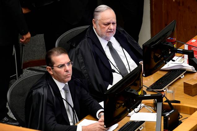 A Quinta Turma do Superior Tribunal de Justiça (STJ) começa a julgar pedido do ex-presidente Luiz Inácio Lula da Silva para evitar prisão após segunda instância - 06/03/2018 A Quinta Turma do Superior Tribunal de Justiça (STJ) começa a julgar pedido do ex-presidente Luiz Inácio Lula da Silva para evitar prisão após segunda instância - 06/03/2018