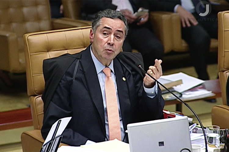 Luís Roberto Barroso profere voto durante sessão do STF que julga habeas corpus preventivo de Lula Luís Roberto Barroso profere voto durante sessão do STF que julga habeas corpus preventivo de Lula