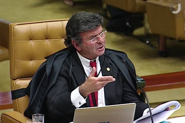 Luiz Fux profere voto durante sessão do STF que julga habeas corpus preventivo de Lula Luiz Fux profere voto durante sessão do STF que julga habeas corpus preventivo de Lula