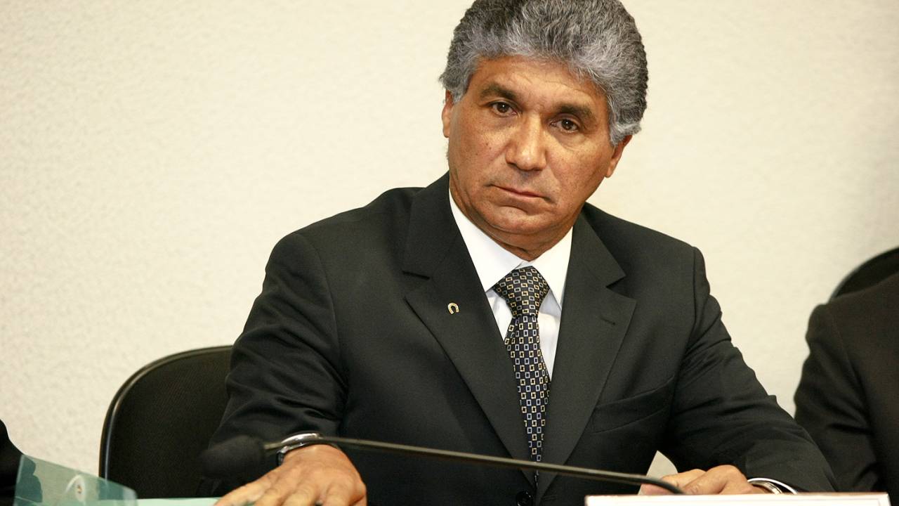 O ex-diretor da Dersa, Paulo Vieira de Souza, presta depoimento na CPI do Cachoeira (Comissão Parlamentar Mista de Inquérito), que investiga as relações de Carlinhos Cachoeira com agentes públicos e privados, em Brasília