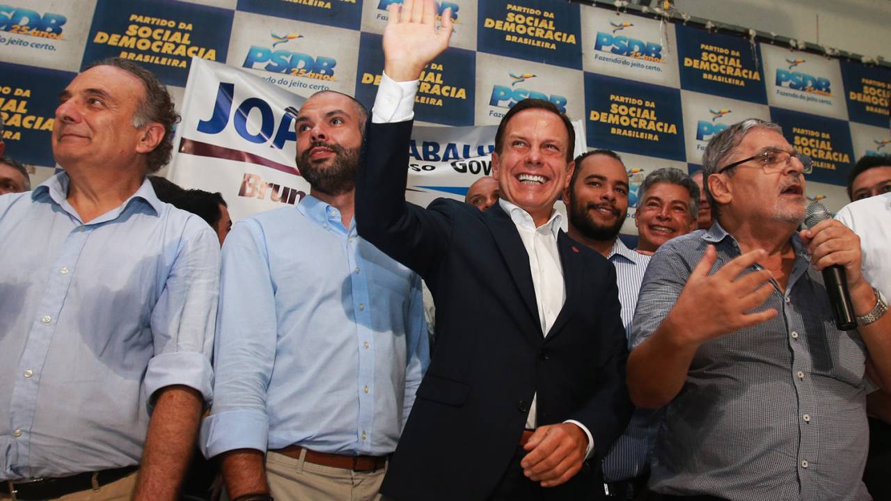 O prefeito de São Paulo, João Doria (PSDB), acompanhado do vice-prefeito Bruno Covas, participa de ato organizado por apoiadores na sede do Diretório Estadual da legenda, na capital paulista - 12/03/2018
