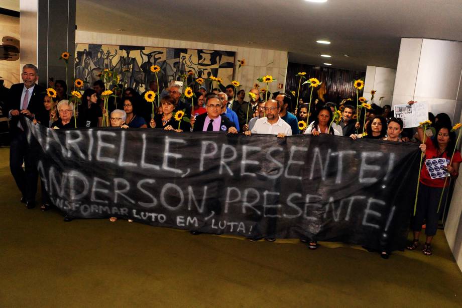 Deputados realizam homenagem à Marielle Franco (PSOL-RJ), morta a tiros dentro de veículo - 15/03/2018