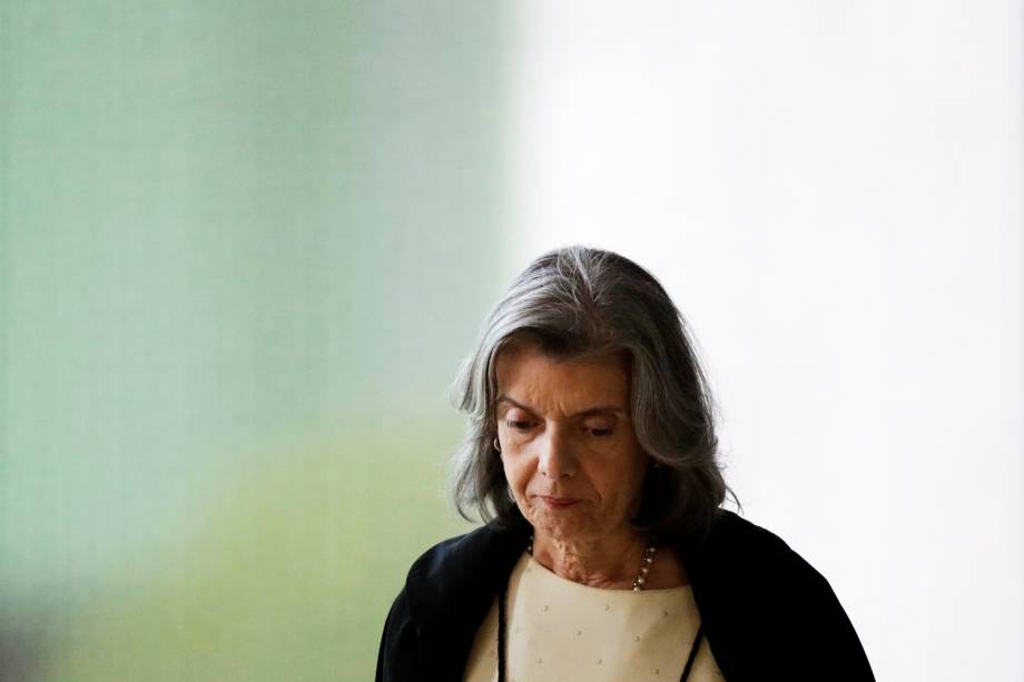 A presidente do STF, ministra Cármen Lúcia, durante sessão que julga o habeas corpus preventivo do ex-presidente Lula - 22/03/2018 A presidente do STF, ministra Cármen Lúcia, durante sessão que julga o habeas corpus preventivo do ex-presidente Lula - 22/03/2018