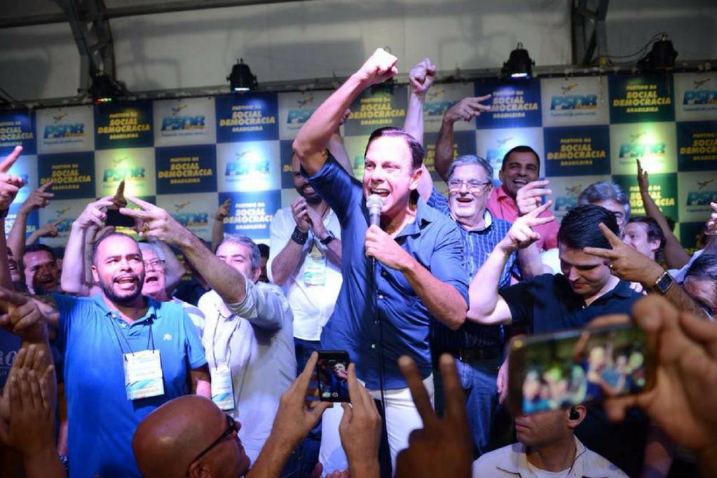 Doria vence prévia do PSDB no 1º turno e disputará governo de SP