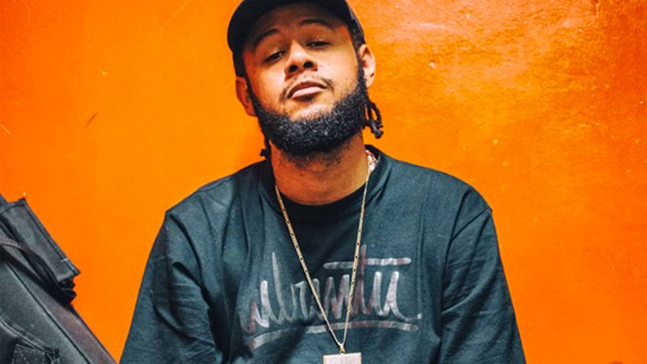 O rapper Emicida em Lisboa, Portugal, durante sua tour de verão pela Europa