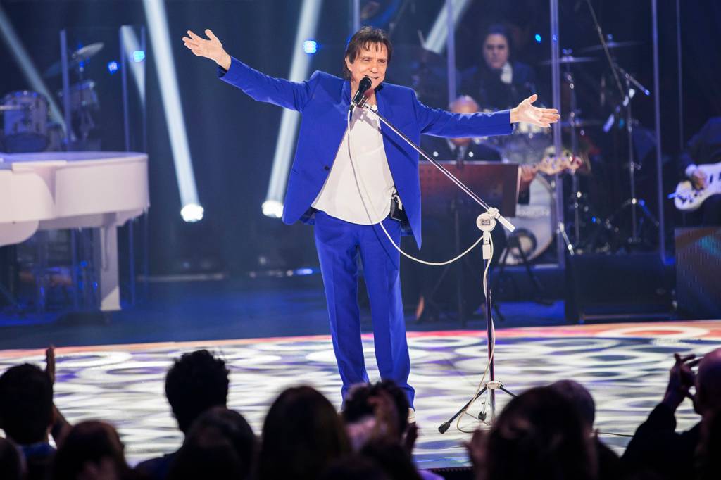 Aos 80 anos, cai o último assunto-tabu para Roberto Carlos