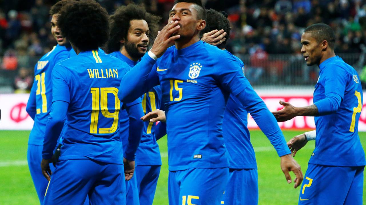 Paulinho comemora após marcar gol contra a Rússia, em amistoso realizado no Estádio Luzhniki - 23/03/2018