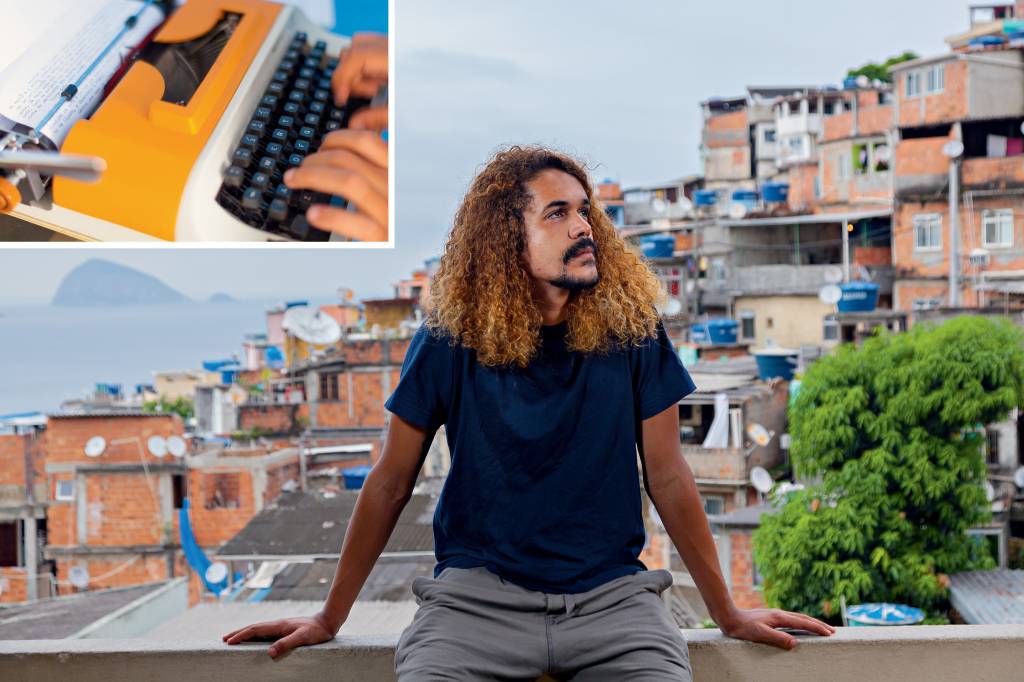 Processo de criação – O escritor e a máquina em que datilografou os treze contos do primeiro livro: 40 reais na feira de São Cristóvão