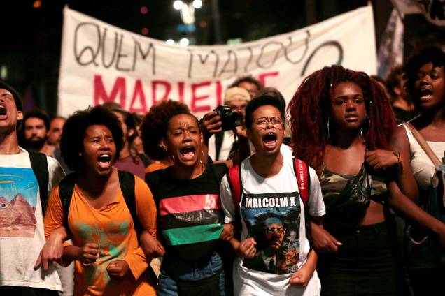Manifestantes protestam pela morte da vereadora Marielle Franco (PSOL) e do motorista Anderson Gomes, na avenida Paulista, São Paulo - 15/03/2018 Manifestantes protestam pela morte da vereadora Marielle Franco (PSOL) e do motorista Anderson Gomes, na avenida Paulista, São Paulo - 15/03/2018