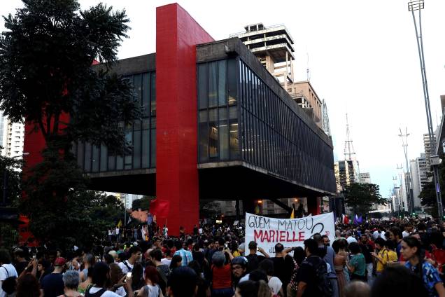 Manifestantes protestam pela morte da vereadora Marielle Franco (PSOL) e do motorista Anderson Gomes, na avenida Paulista, São Paulo - 15/03/2018 Manifestantes protestam pela morte da vereadora Marielle Franco (PSOL) e do motorista Anderson Gomes, na avenida Paulista, São Paulo - 15/03/2018