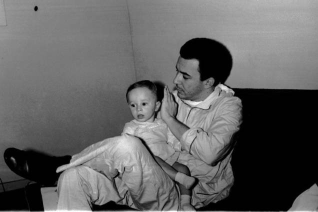 Cantor João Gilberto e seu filho, João Marcelo Gilberto, no início da década de 1960 Cantor João Gilberto e seu filho, João Marcelo Gilberto, no início da década de 1960