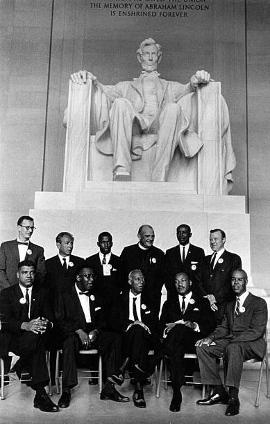 O Rev. Martin Luther King e outros líderes dos direitos civis posam para uma foto em uma manifestação pelos direitos civis em Washington, nos Estados Unidos - 28/08/1963 O Rev. Martin Luther King e outros líderes dos direitos civis posam para uma foto em uma manifestação pelos direitos civis em Washington, nos Estados Unidos - 28/08/1963