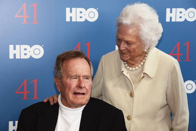 A ex-primeira-dama Barbara Bush ao lado do ex-presidente George Bush, em 2012 A ex-primeira-dama Barbara Bush ao lado do ex-presidente George Bush, em 2012