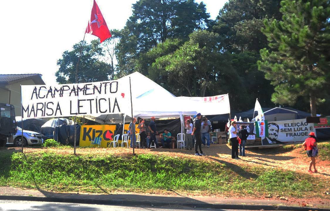 O acampamento " Marisa Leticia"