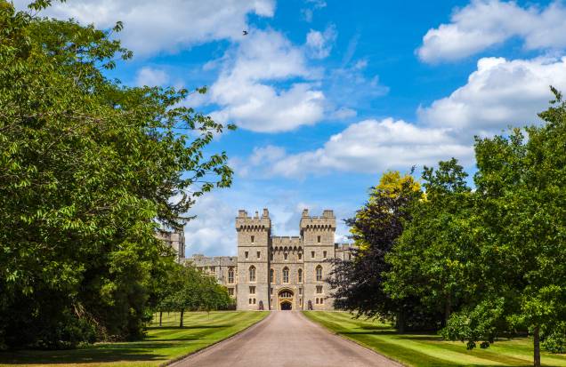 A Long Walk (ou Longa Caminhada, em tradução literal) marca a entrada do Castelo de Windsor A Long Walk (ou Longa Caminhada, em tradução literal) marca a entrada do Castelo de Windsor