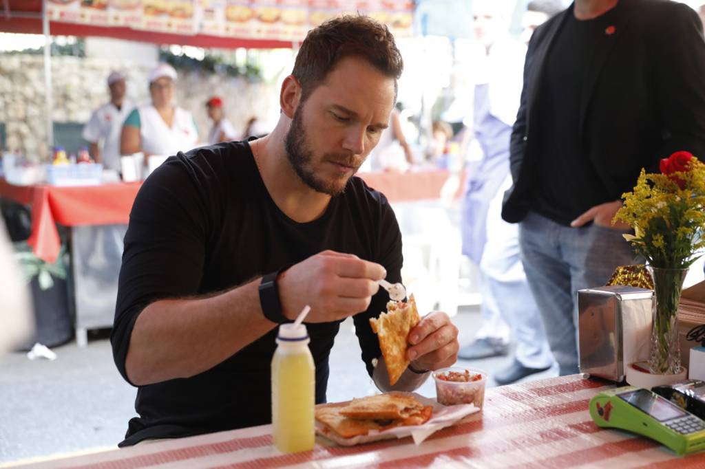 Chris Pratt aprova pastel contra ressaca: ‘Absorve todo o álcool’