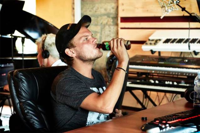 DJ Avicii bebe um refresco à base de café da primeira marca sueca a produzir este tipo de bebida, Mode Cold Brew - 18/02/2018 DJ Avicii bebe um refresco à base de café da primeira marca sueca a produzir este tipo de bebida, Mode Cold Brew - 18/02/2018