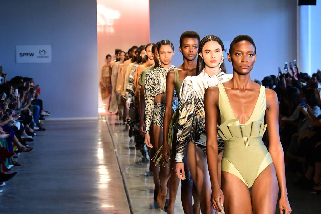 SPFW muda de local e passa a vender ingressos