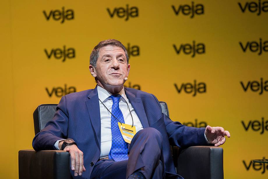 Na segunda edição do fórum Amarelas ao Vivo, o infectologista David Uip foi entrevistado sobre o veneno das notícias falsas sobre saúde - 24/04/2018 Na segunda edição do fórum Amarelas ao Vivo, o infectologista David Uip foi entrevistado sobre o veneno das notícias falsas sobre saúde - 24/04/2018