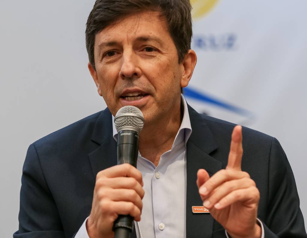 João Amoêdo declara que votará em Lula e é criticado pelo Novo