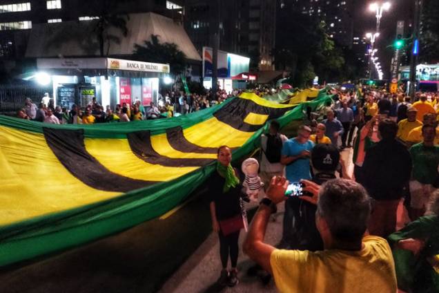 Manifestantes protestam contra o ex-presidente Lula, na Avenida Paulista em São Paulo - 03/04/2018 Manifestantes protestam contra o ex-presidente Lula, na Avenida Paulista em São Paulo - 03/04/2018