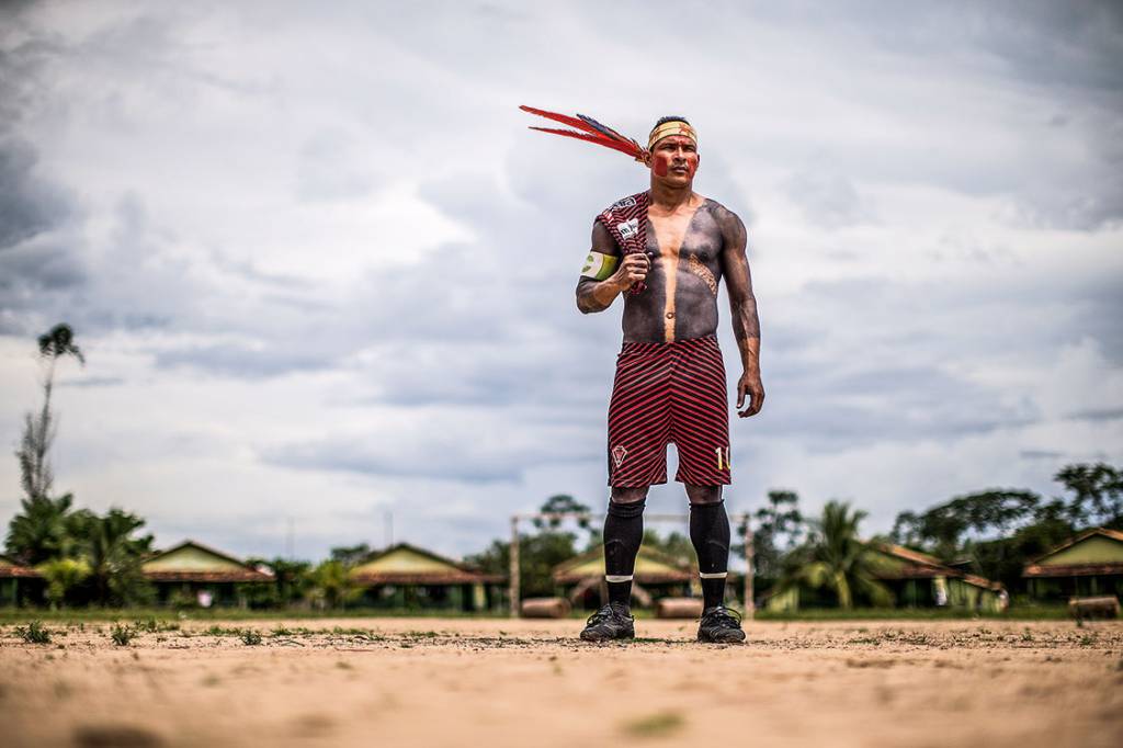 Ídolo – O atacante Paulo Sompré, conhecido como Arú, ficou famoso por pintar o corpo antes das partidas Ídolo – O atacante Paulo Sompré, conhecido como Arú, ficou famoso por pintar o corpo antes das partidas