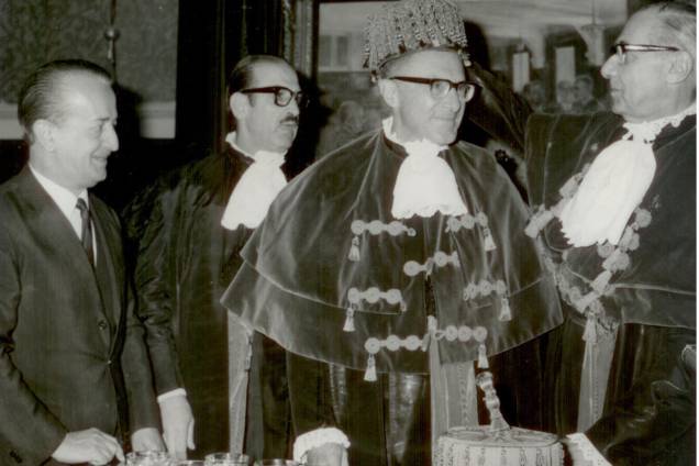 Prof. Zerbini sendo empossado como Professor Titular da FMUSP - 1969 Prof. Zerbini sendo empossado como Professor Titular da FMUSP - 1969