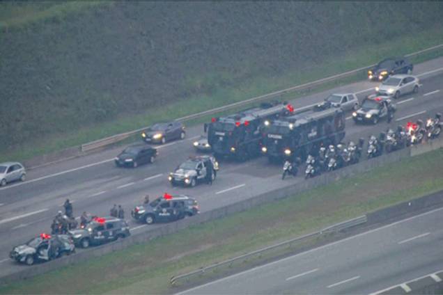 Viaturas do Choque da Polícia Militar são vistos na rodovia Régis Bittencourt durante sexto dia de paralisação dos caminhoneiros - 26/05/2018 Viaturas do Choque da Polícia Militar são vistos na rodovia Régis Bittencourt durante sexto dia de paralisação dos caminhoneiros - 26/05/2018