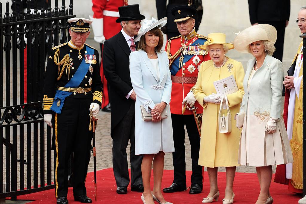 Casamento real – Chapéus Príncipe Charles, Michael Middleton, Carole Middleton, príncipe Phillip, rainha Elizabeth II, Camila (Duquesa da Cornualha), e o reverendo Dr John Hall, durante o casamento entre o príncipe William e Kate Middleton, na Abadia de Westminster - 29/04/2011