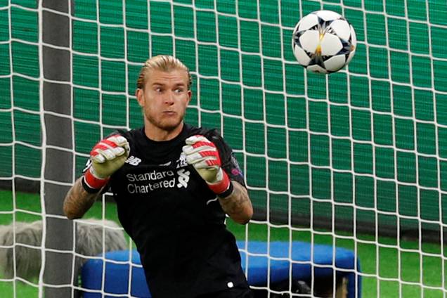 O goleiro Loris Karius do Liverpool falha em dois dos três gols do Real Madrid na decisão da Liga dos Campeões - 26/05/2018 O goleiro Loris Karius do Liverpool falha em dois dos três gols do Real Madrid na decisão da Liga dos Campeões - 26/05/2018