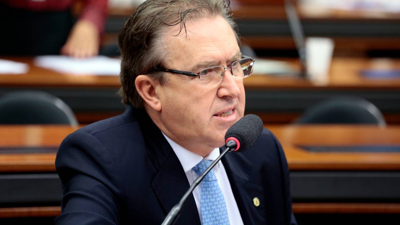 Deputado Luciano Ducci (PSB-PR), relator do projeto de lei