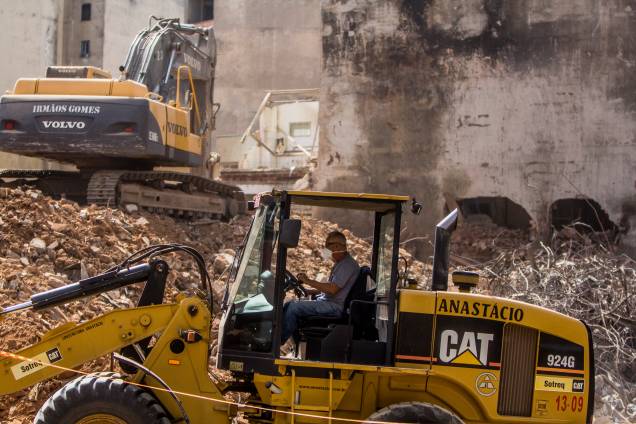 Trabalho das equipes de resgate no local do desabamento do edificio Wilton Paes de Almeida, no Largo do Paissandu, região central de São Paulo - 09/05/2018 Trabalho das equipes de resgate no local do desabamento do edificio Wilton Paes de Almeida, no Largo do Paissandu, região central de São Paulo - 09/05/2018