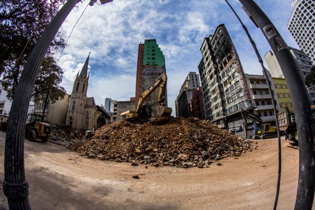Trabalho das equipes de resgate no local do desabamento do edificio Wilton Paes de Almeida, no Largo do Paissandu, região central de São Paulo - 09/05/2018 Trabalho das equipes de resgate no local do desabamento do edificio Wilton Paes de Almeida, no Largo do Paissandu, região central de São Paulo - 09/05/2018
