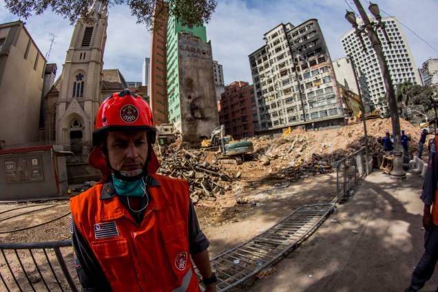 Trabalho das equipes de resgate no local do desabamento do edificio Wilton Paes de Almeida, no Largo do Paissandu, região central de São Paulo - 09/05/2018 Trabalho das equipes de resgate no local do desabamento do edificio Wilton Paes de Almeida, no Largo do Paissandu, região central de São Paulo - 09/05/2018