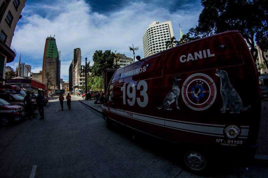 Trabalho das equipes de resgate no local do desabamento do edificio Wilton Paes de Almeida, no Largo do Paissandu, região central de São Paulo - 09/05/2018