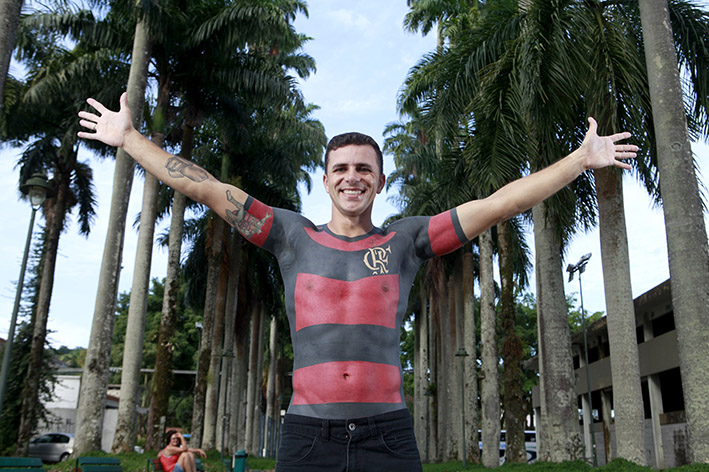 Torcedor justifica tatuagem com a camisa do Flamengo: “Amor inexplicável”