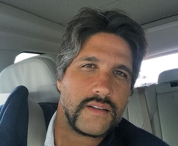 Leo Chaves: da dupla sertaneja aos livros “com traços” de autoajuda