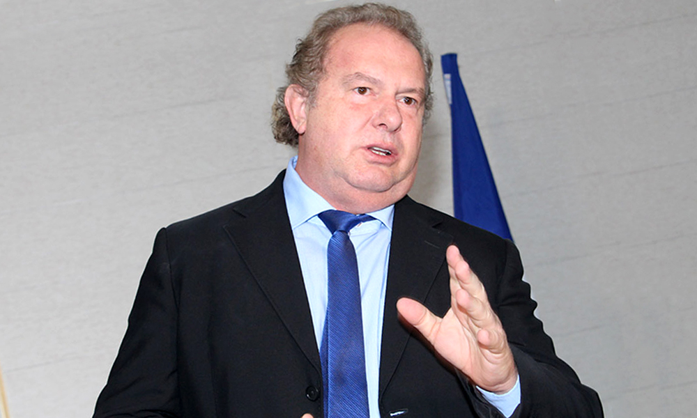 Ex-governador do Tocantins escapa de impeachment e tenta vaga no Senado